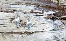 Cargar imagen en el visor de la galería, Mobula Hook Earrings