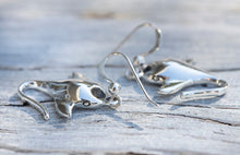Cargar imagen en el visor de la galería, Mobula Hook Earrings