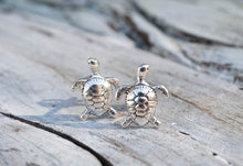 Cargar imagen en el visor de la galería, Turtle Stud Earrings