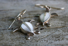 Cargar imagen en el visor de la galería, Turtle Earrings