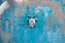 Cargar imagen en el visor de la galería, Turtle Pendant