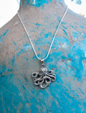 Cargar imagen en el visor de la galería, Octavio Pendant