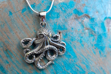 Cargar imagen en el visor de la galería, Octavio Pendant