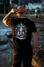 将图片加载到图库查看器,Salty Veins Tee