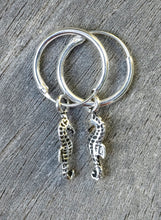 Cargar imagen en el visor de la galería, Baby Seahorse Hoop Earrings
