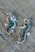 Cargar imagen en el visor de la galería, Seahorse Pendant