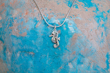 Cargar imagen en el visor de la galería, Seahorse Pendant
