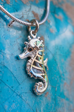 Cargar imagen en el visor de la galería, Seahorse Pendant