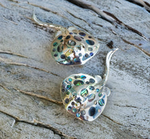 Cargar imagen en el visor de la galería, Stingray Pendant