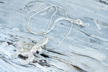 Cargar imagen en el visor de la galería, Turtle Shield Pendant