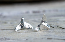 Cargar imagen en el visor de la galería, Whale Tail Stud Earrings