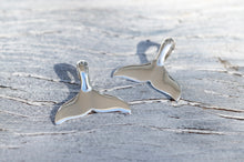 Cargar imagen en el visor de la galería, Whale Fluke Pendant