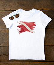 将图片加载到图库查看器，Dive Flag Tee
