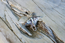 Load image into Gallery viewer, Manta Necklace
