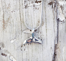将图片加载到图库查看器，Whale Fluke Necklace
